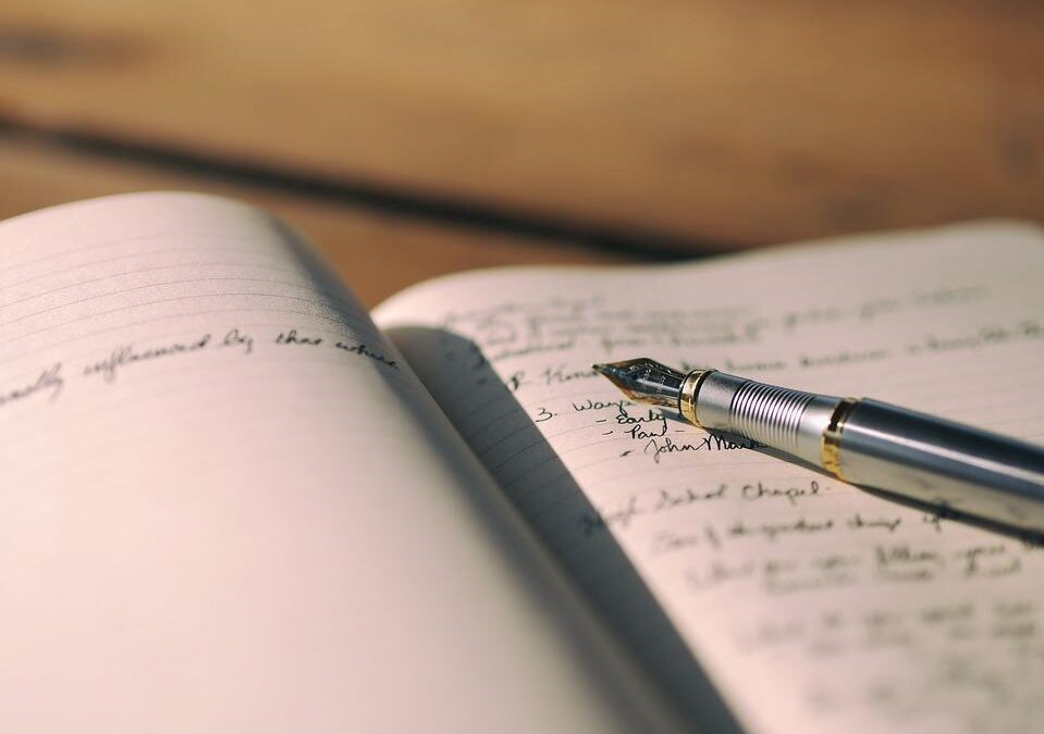 Faire écrire son histoire : combien coûte une biographie de vie ?